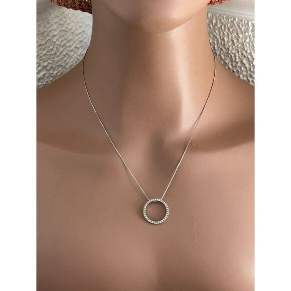 Elegant Gold Circle Pendant Necklace - Picture 11 of 14